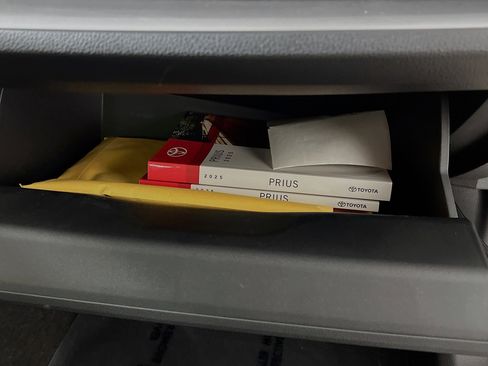 Used 2025 Toyota Prius LE image 35