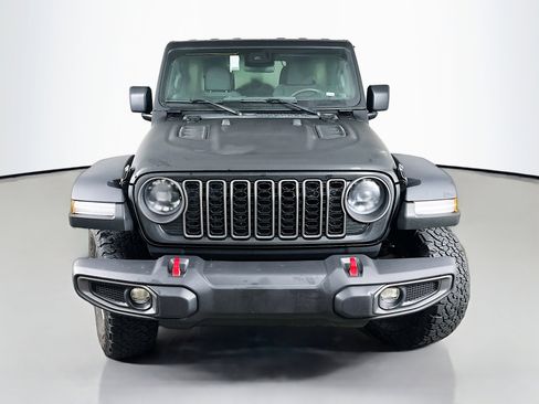 Used 2024 Jeep Wrangler Rubicon image 2