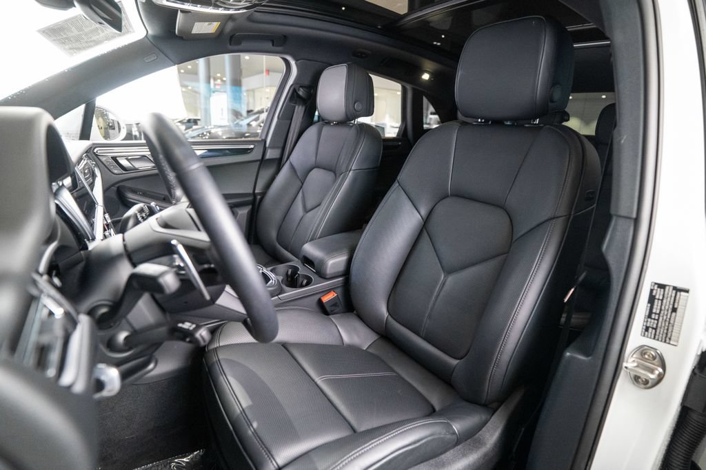 Certified 2026 Porsche Macan AWD/4WD image 5