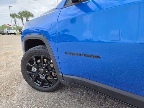 New 2026 Jeep Compass Latitude image 11