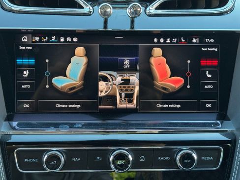 Used 2022 Bentley Bentayga AWD/4WD image 31
