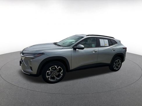 Used 2025 Chevrolet Trax LT FWD image 6