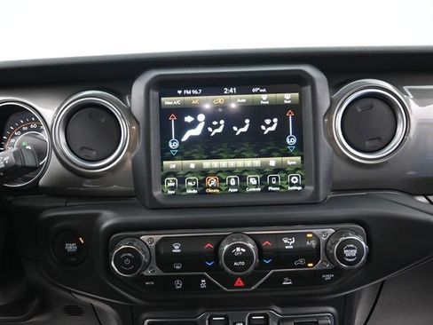 Used 2023 Jeep Wrangler Sahara image 19