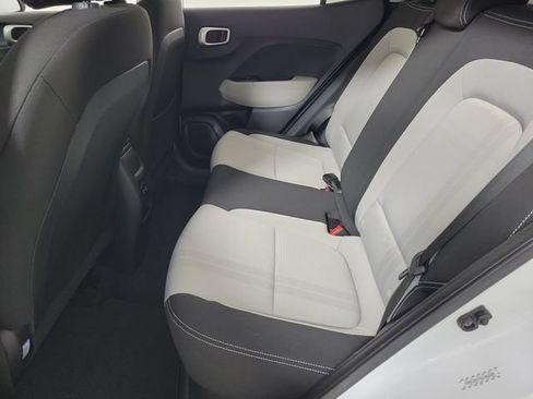 Used 2024 Hyundai Venue SEL FWD image 12
