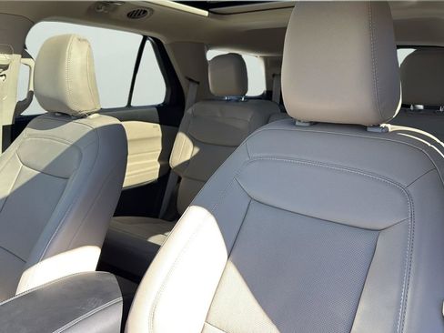 Used 2022 Ford Explorer Limited w/ Limited Technology Package image 10