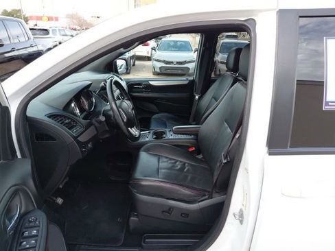 Used 2018 Dodge Grand Caravan GT image 20