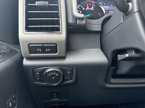 Used 2022 Ford F350 Lariat w/ Camper Package image 27