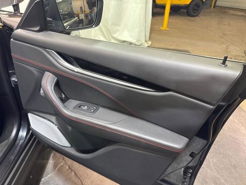 Used 2018 Maserati Levante GranLusso AWD/4WD image 21