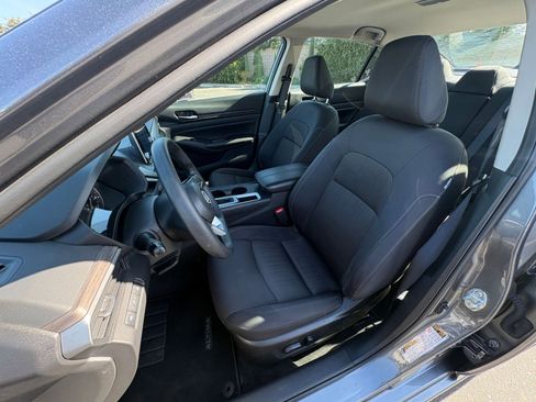 Used 2025 Nissan Altima 2.5 SV image 36
