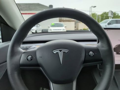 Used 2022 Tesla Model Y Long Range AWD/4WD image 30