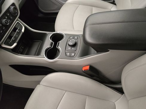 Used 2023 GMC Terrain SLT image 26