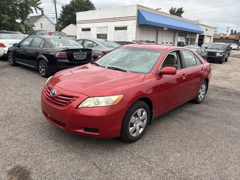 Used 2009 Toyota Camry LE FWD image 2