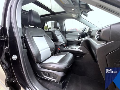 Used 2023 Ford Explorer XLT w/ Equipment Group 202A AWD/4WD image 16