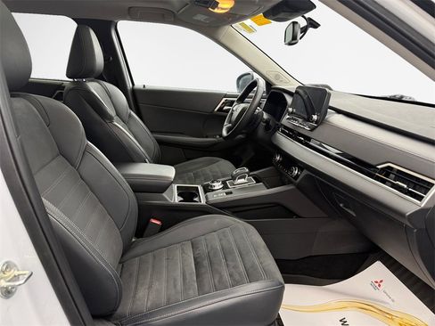 Used 2024 Mitsubishi Outlander SE image 26