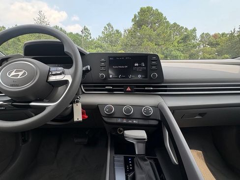 New 2026 Hyundai Elantra SE FWD image 14