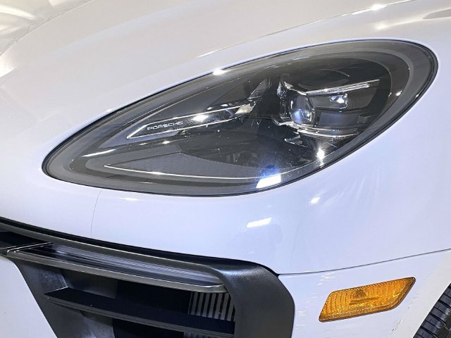 Certified 2023 Porsche Macan S AWD/4WD image 15