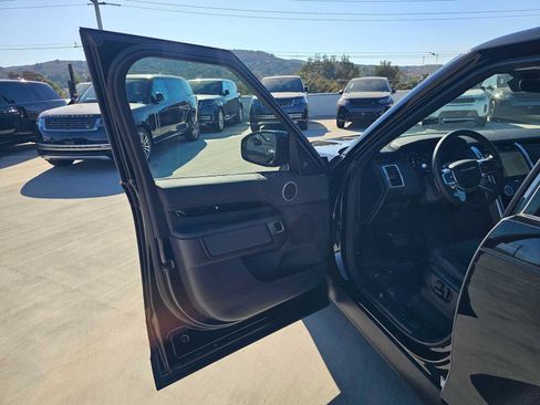 Used 2025 Land Rover Discovery S AWD/4WD image 19