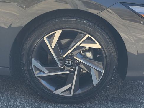 Used 2025 Hyundai Elantra Limited image 33