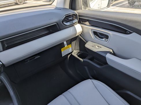 New 2025 Honda Pilot Touring image 18