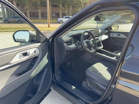 New 2026 Ford Explorer Active image 7