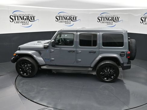 Used 2025 Jeep Wrangler Unlimited Sahara AWD/4WD image 15
