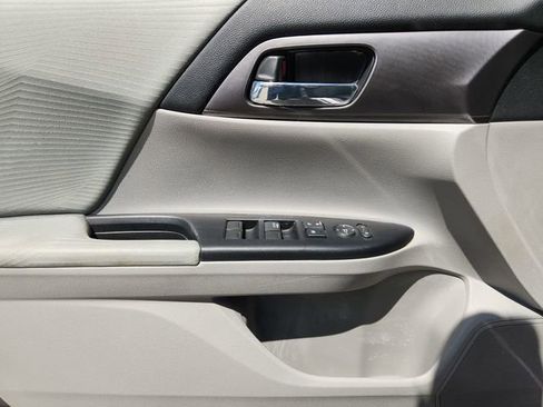 Used 2015 Honda Accord LX image 19