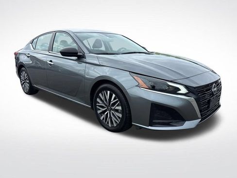 Used 2024 Nissan Altima 2.5 SV FWD image 7