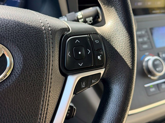Used 2018 Toyota Sienna LE FWD image 12