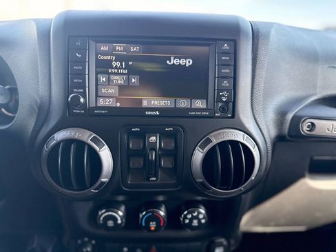 Used 2015 Jeep Wrangler Unlimited Sport AWD/4WD image 32
