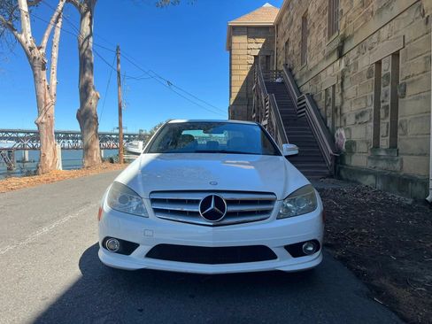 Used 2009 Mercedes-Benz C 300 Sedan image 2