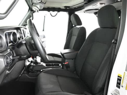 Used 2022 Jeep Gladiator Sport image 18