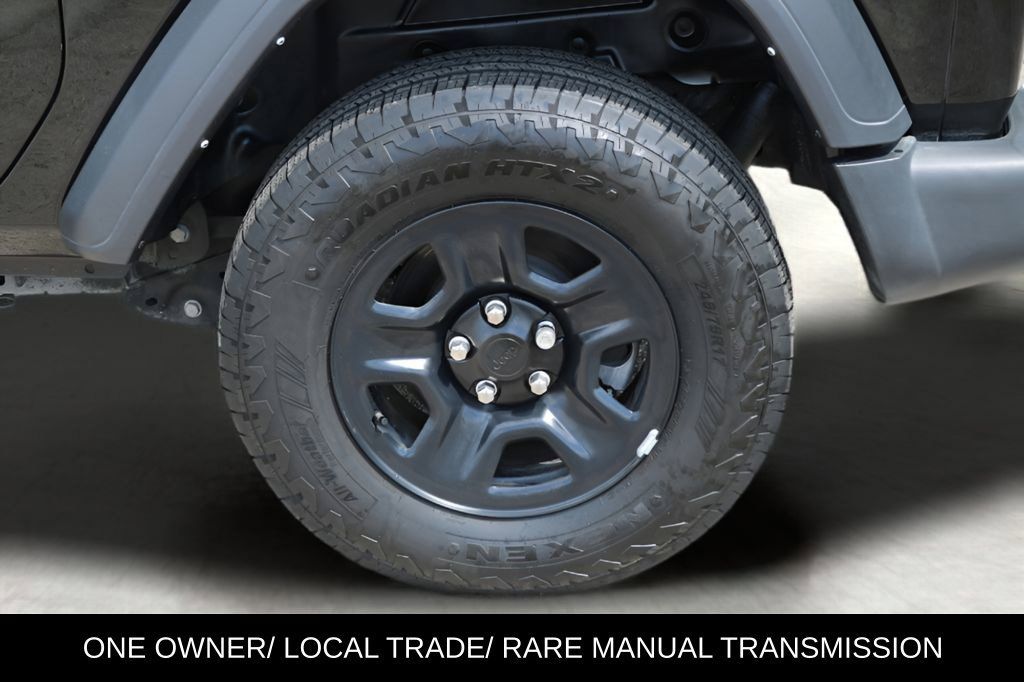 Used 2025 Jeep Wrangler Sport AWD/4WD image 9