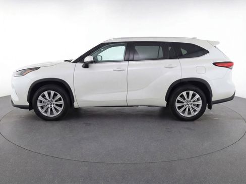 Used 2024 Toyota Grand Highlander AWD image 5