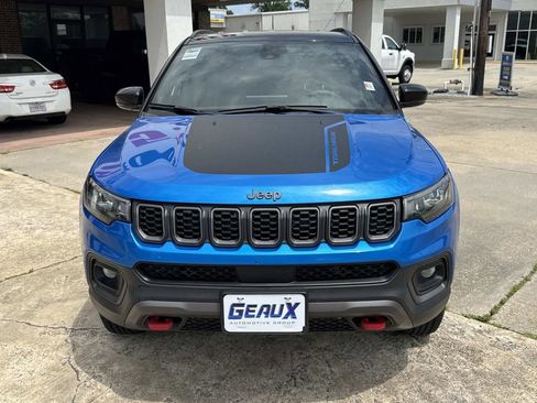 Used 2025 Jeep Compass Trailhawk AWD/4WD image 3