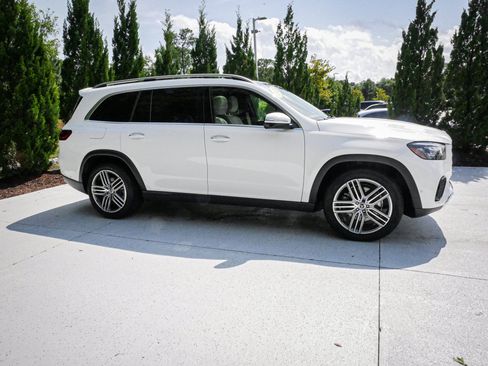 Used 2025 Mercedes-Benz GLS 450 4MATIC image 11