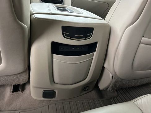 Used 2020 Cadillac Escalade Premium Luxury image 27