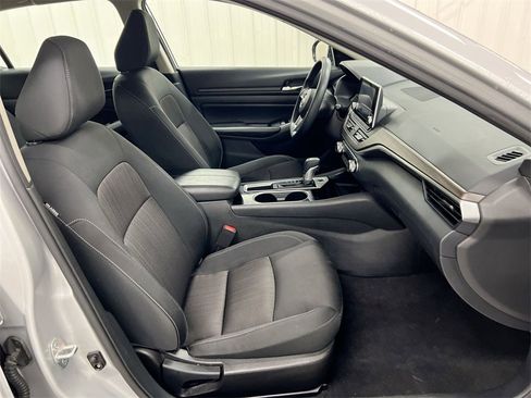 Used 2024 Nissan Altima 2.5 SV image 21
