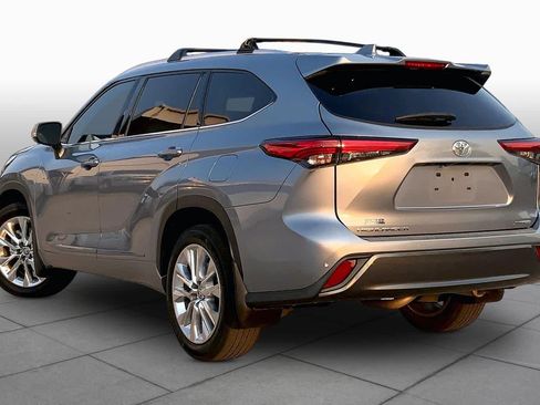 Used 2021 Toyota Highlander Limited FWD image 12