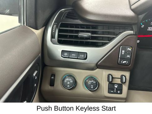 Used 2020 Chevrolet Suburban Premier AWD/4WD image 44