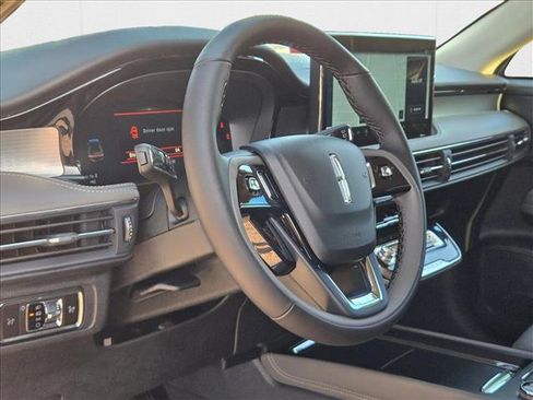 New 2025 Lincoln Corsair AWD w/ Rear Removable Package Tray image 3