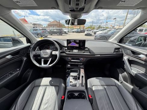 Used 2023 Audi Q5 2.0T Premium w/ Convenience Package AWD/4WD image 11