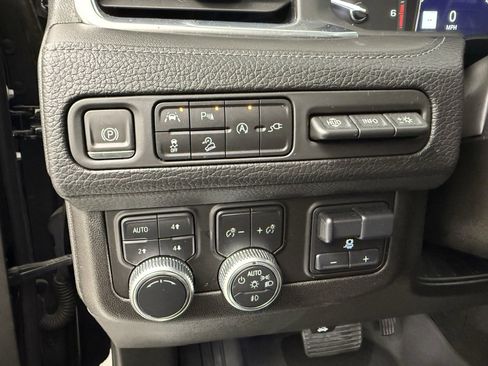 Used 2021 GMC Yukon Denali w/ Denali Premium Package image 13