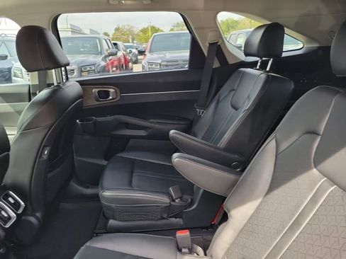 Used 2023 Kia Sorento EX w/ Panoramic Sunroof Package image 29