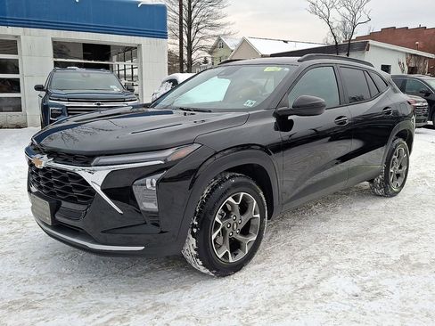Used 2024 Chevrolet Trax LT w/ Driver Confidence Package image 4