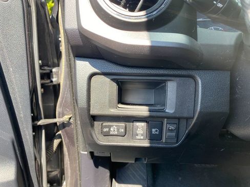 Used 2018 Toyota Tacoma TRD Off-Road w/ Technology Package image 14