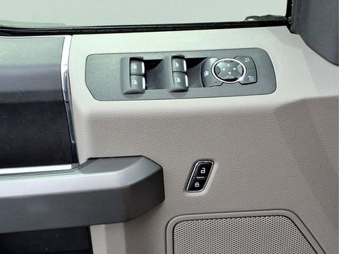Used 2015 Ford F150 XLT w/ Equipment Group 301A Mid AWD/4WD image 18