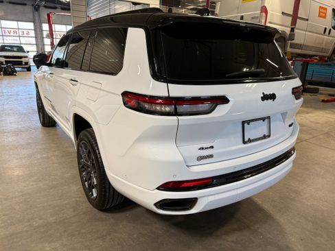 Used 2023 Jeep Grand Cherokee L Summit w/ Advanced Protech Group IV image 32