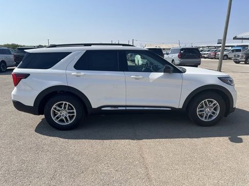 New 2025 Ford Explorer Active w/ Active Comfort Package image 9