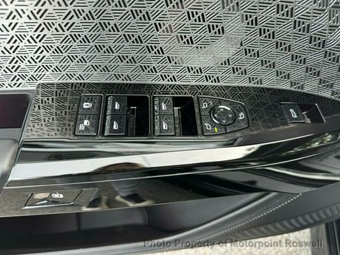 Used 2023 BMW 760i xDrive image 14