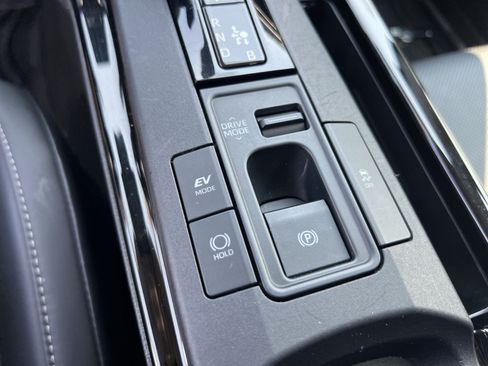 Used 2025 Toyota Prius XLE AWD/4WD image 27